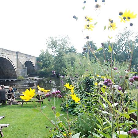 The Bull Inn West Tanfield Kaštela Exterior foto